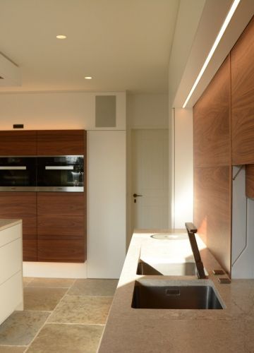 Villa met warm en modern interieur